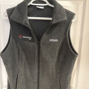 Unisex M gray Columbia vest with zip pockets and logo embroidered